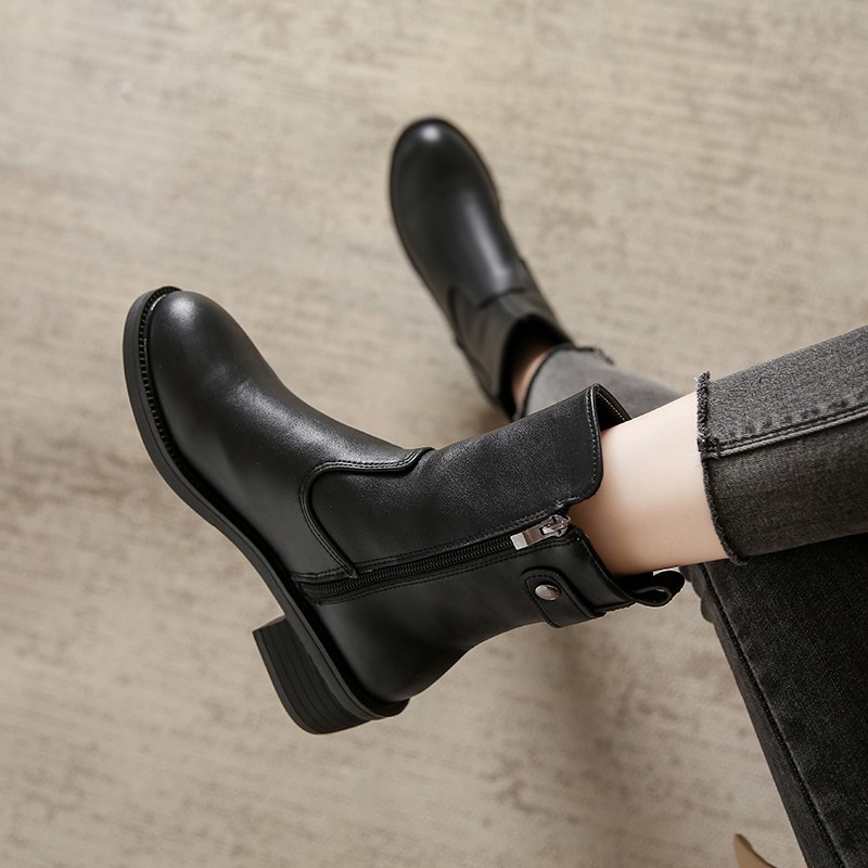 British style soft leather Martin boots for women in autumn and winter round toe simple thick heel single boot side zipper large size short boots