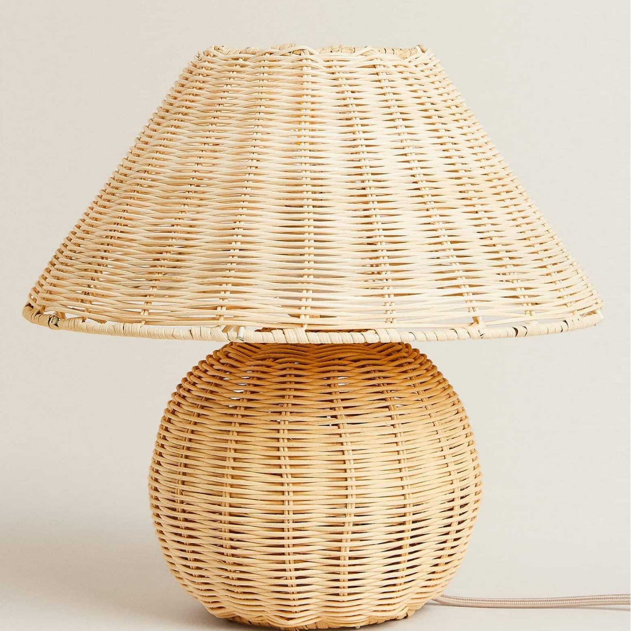 Simple new Chinese style bamboo weaving bamboo art desk lamp home living room tatami modern retro practical bedside lamp